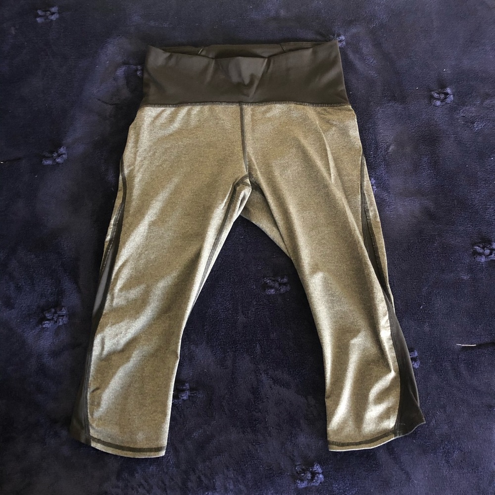 Lululemon cropped leggings in grey & black